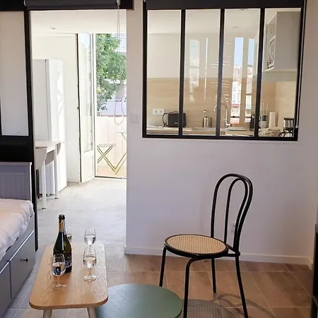 Superbe 2p Atypique Près Port Vieil Antibes