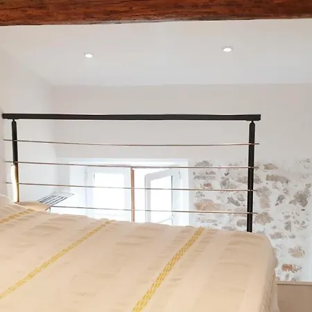 Appartement Superbe 2p Atypique Près Port Vieil *